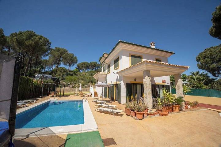 Chalet para 6 personas, con balcón y jardín en Córdoba