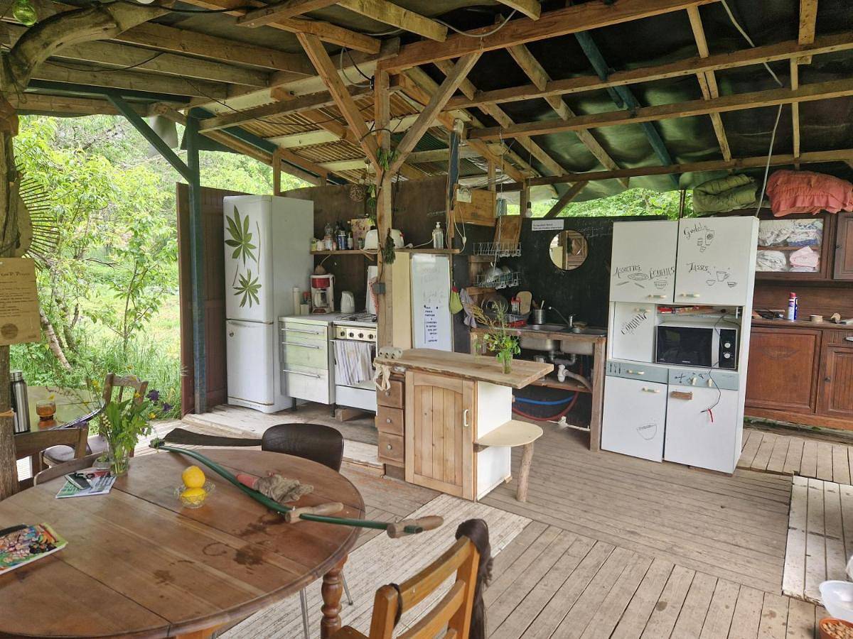 Tente en permaculture pirate in Creysse, Périgord Pourpre