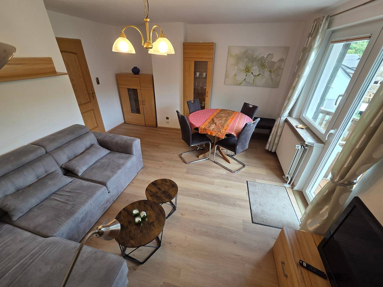 Ganze Wohnung, Ferienwohnung im Grünen mit Bergblick, privater Terrasse und Wlan in Bad Schwalbach, Rheingau-Taunus-Kreis