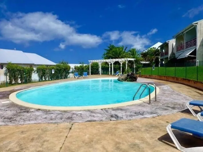 Apartamento de vacaciones para 4 personas, con jardín además de jacuzzi y piscina - 1