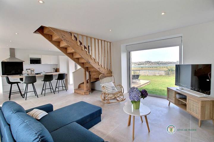 Gîte pour 4 personnes, avec Terrasse ainsi que Jardin et Vue à Louannec - 3