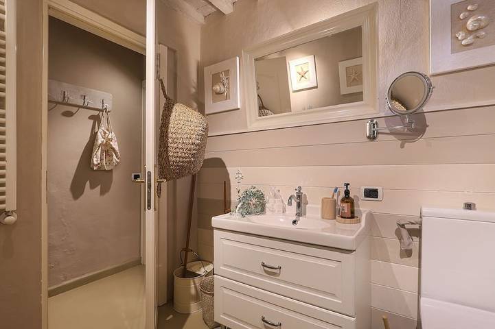 Charming small villa with jacuzzi and large garden in Lucca, Provincia di Lucca