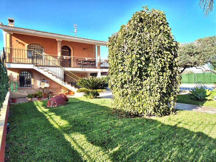 Casa rural para 6 personas, con Balcón y Jacuzzi además de Terraza y Jardín en Jacarilla