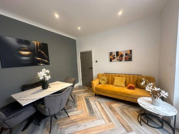 Ganze Wohnung, Charmante 2-Bett-Erdgeschosswohnung im Zentrum von London in Croydon, London