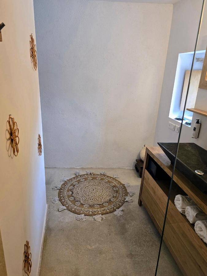 Location de vacances pour 2 personnes, avec jardin ainsi que vue et piscine à Lussan - 4