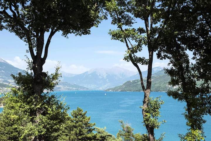 Gîte pour 10 personnes, avec vue ainsi que terrasse et piscine, animaux acceptés dans Lac de Serre-Ponçon - 4