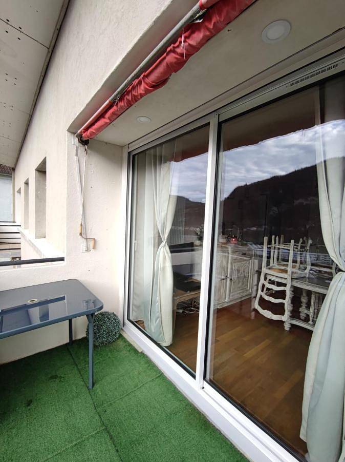 Appartement entier, One-Bedroom Apartment in Saint-Claude (Jura), Parc naturel régional du Haut-Jura