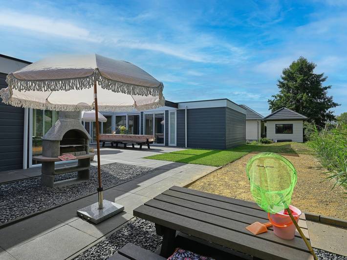 Vakantiehuis voor 14 personen, met Terras en Tuin in Sint-Annaland