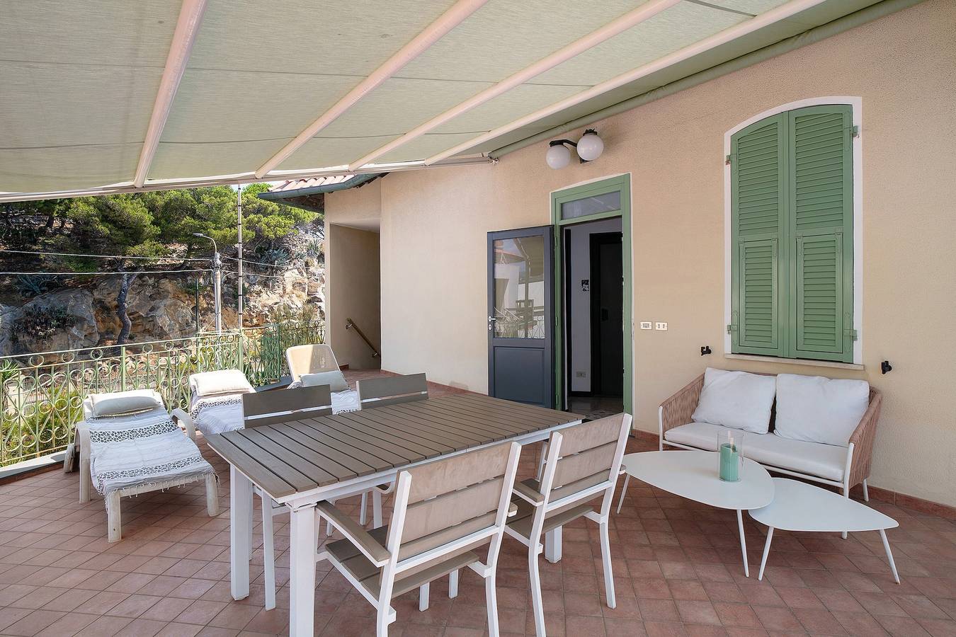 Apartamento 'Wonderful Flat By Sea Chez Monique' con vistas al mar, terraza privada y Wi-Fi in Bordighera, Riviera di Ponente