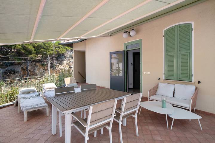 Appartamento 'Wonderful Flat By Sea Chez Monique' con vista mare, terrazza privata e Wi-Fi in Bordighera, Riviera di Ponente
