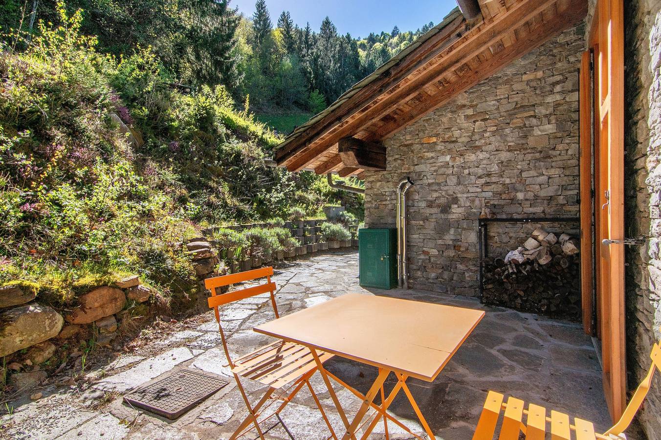 Casa vacanze 'Piantina' con vista sulle montagne, giardino privato e Wi-Fi in Cosio Valtellino, Alpi Orobie Occidentali