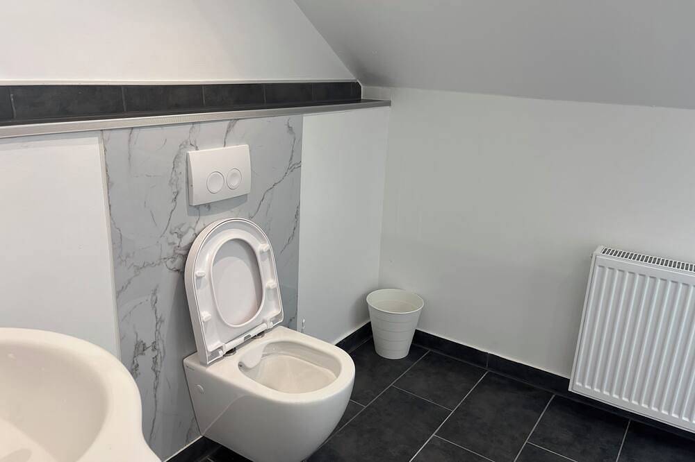 Ganze Wohnung, 1-bedroom apartment in Vilseck with Wifi, walking distance to base & food trucks in Vilseck, Ostbayern