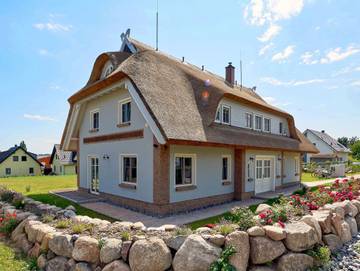 Ferienhaus für 8 Personen, mit Ausblick und Garten sowie Terrasse und Sauna in Middelhagen