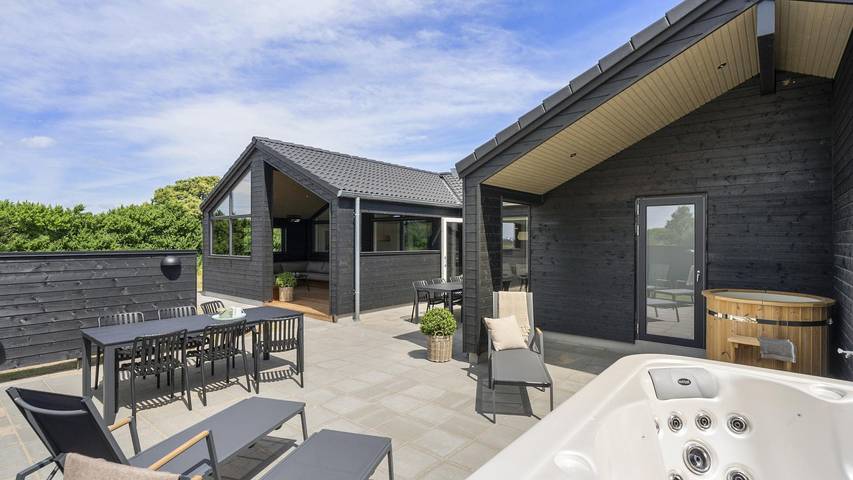 Sommerhus ved Skåstrup Strand med spa og sauna in Skåstrup Strand, Lillebælt