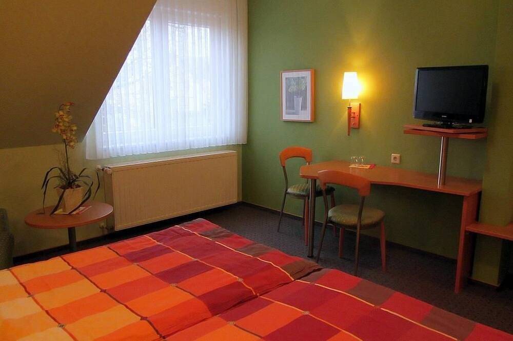 Ganze Wohnung, Ruhiges Doppelzimmer mit Dusche, Wc, 1 Schlafraum - Gasthaus Winkelvoß in Einbeck, Niedersachsen