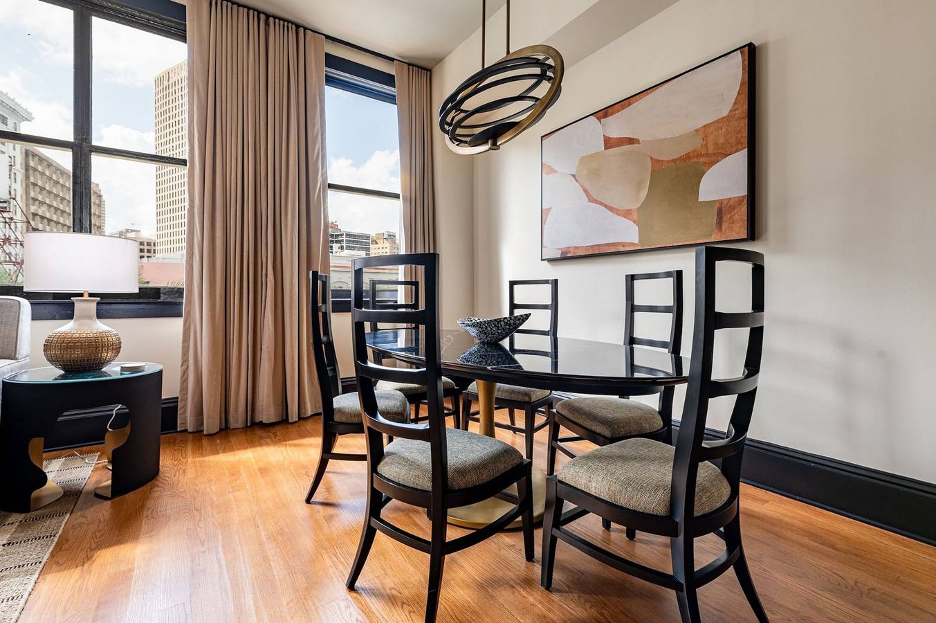Apartamento entero, 2Br Cityscape 2 Blocks from Bourbon St | The Mayfair in Storyville (New Orleans), New Orleans