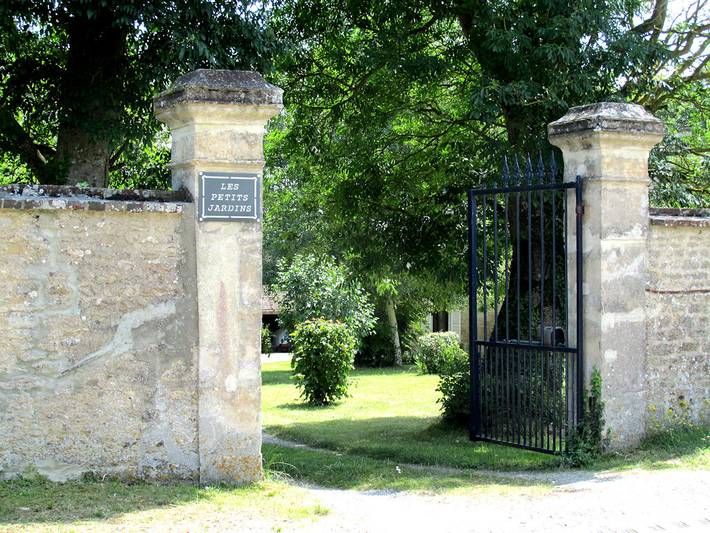 Gîte pour 3 personnes, avec jardin à Perrières