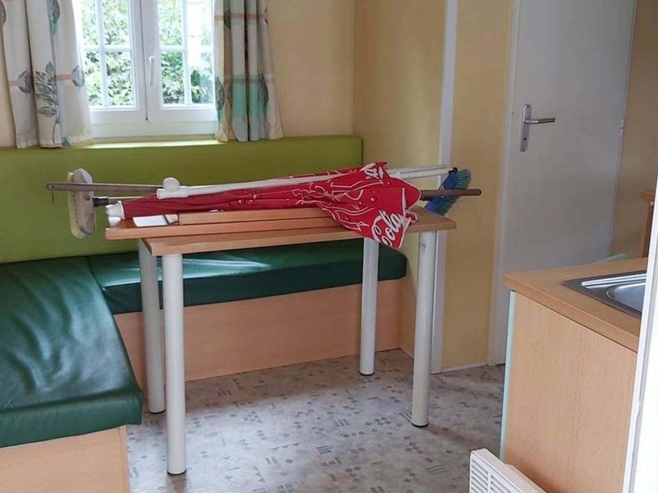 Mobil-home acogedor - 3 pers. in La Tour-d'Auvergne, Parque Natural Regional Volcans d'Auvergne