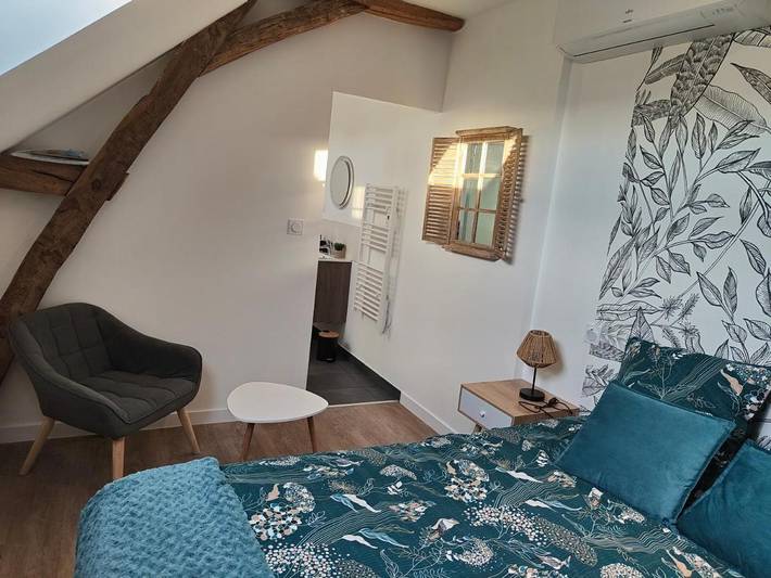 Gîte pour 4 personnes, avec terrasse et piscine ainsi que vue et bassin pour enfant à Noyant-de-Touraine