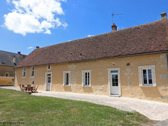 Maison de vacances pour 10 personnes, avec jacuzzi ainsi que terrasse et jardin dans Orne