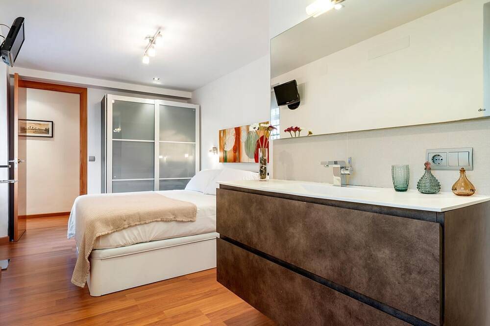 Entire apartment, Apartment with privileged view of Plaza Mayor in Montblanc (Spain), Tarragona Province