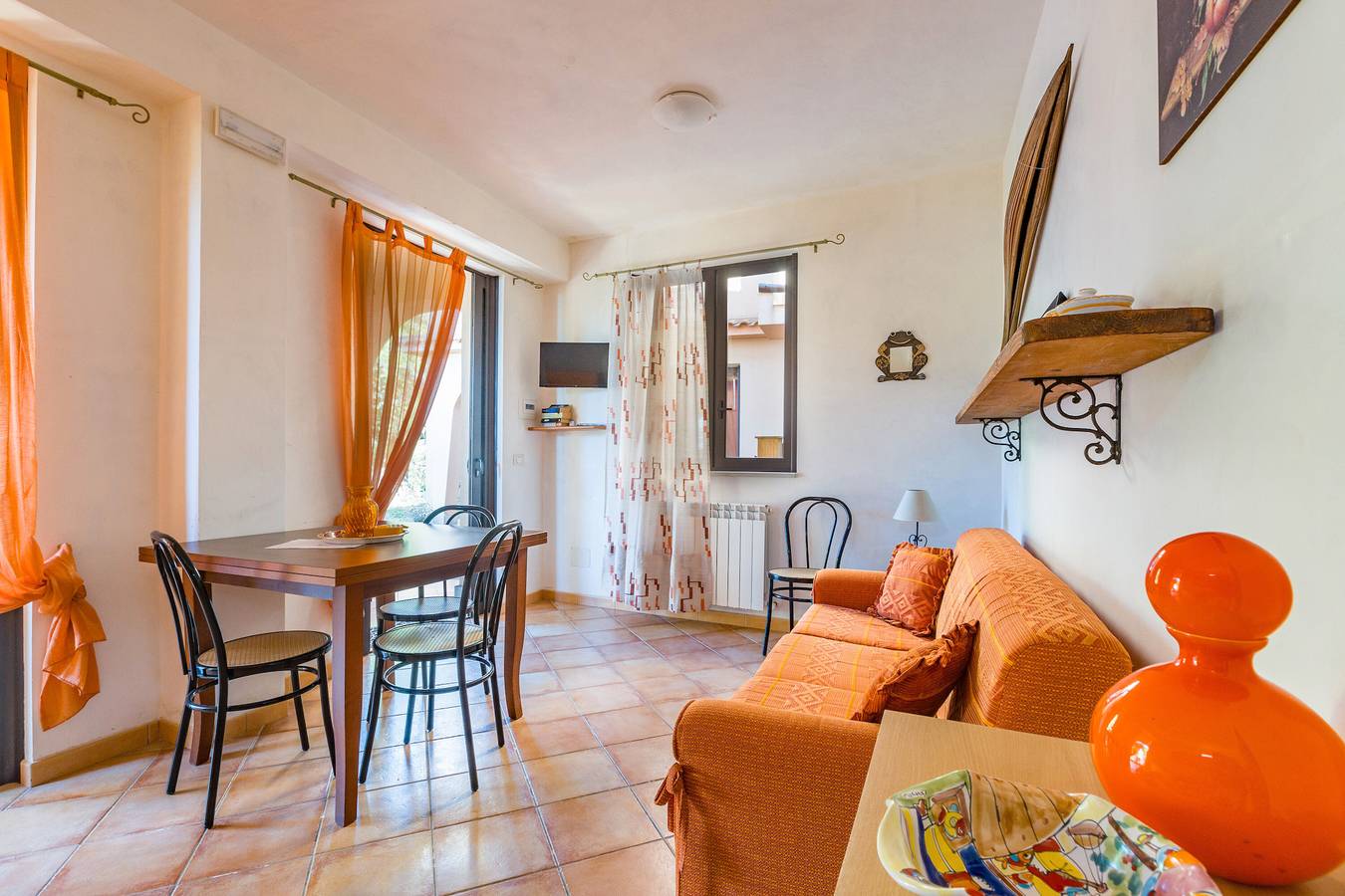 Appartement entier, Appartement "Limone" avec vue sur la mer, terrasse privée et Wi-Fi in Gioiosa Marea, Province de Messina