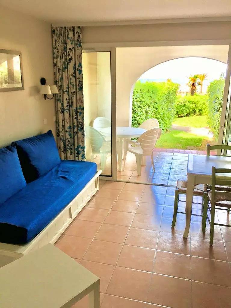 Ganze Wohnung, Coquet Wohnung Typ 2 im Erdgeschoss in Six Fours les Plages in La Coudoulière, Six-Fours les Plages