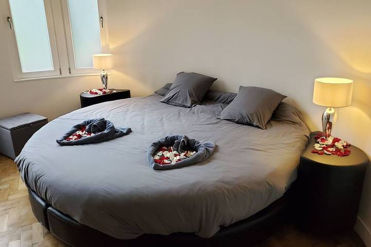 Suite spa Privatif Dans un Manoir in Saint-Amand-les-Eaux, Valenciennes region