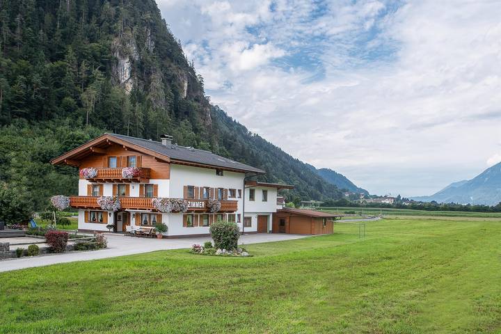Appartement de vacances pour 4 personnes, avec Balcon ainsi que Terrasse et Jardin à Strass im Zillertal