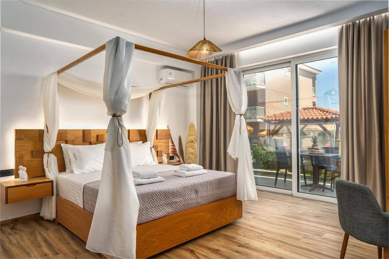 Amoudi Studios Apartments Hotel in Ammoudi, Alykes