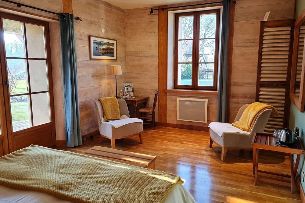 Chambre familiale au cœur de la nature avec jardin et piscine privée, idéale pour explorer le Loiret in Vitry-aux-Loges, Région d'Orléans
