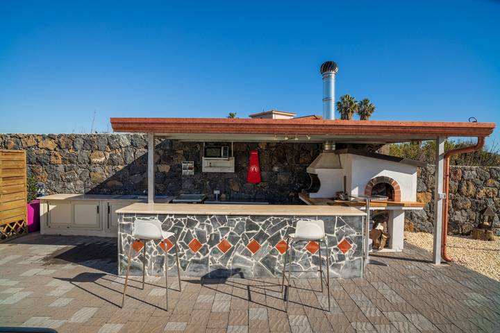 Ganze Wohnung, Ferienwohnung Villa Paradiso mit Meerblick, Pool und Wlan in Acireale, Catania Provinz
