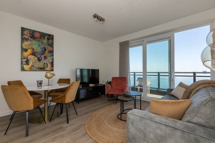 Ferienhaus für 4 Personen, mit Seeblick und Balkon sowie Balkon/Terrasse