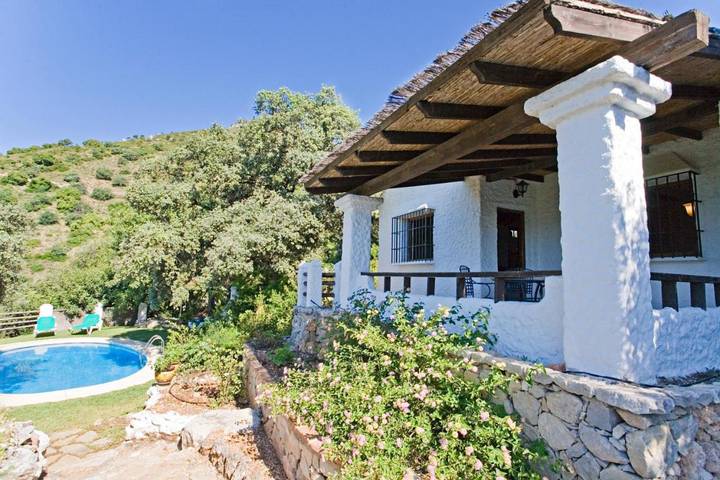 Casa rural para 4 personas, con jardín además de piscina y vistas en Álora