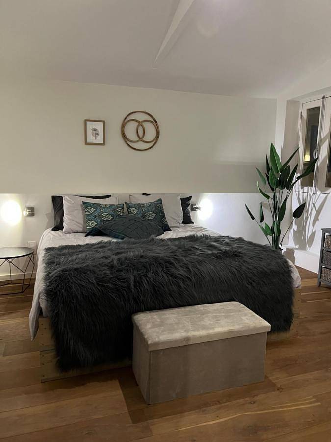 Location de vacances pour 2 personnes, avec jardin et vue ainsi que terrasse et piscine, animaux acceptés à Saint-Cyprien (Lot) - 2