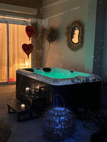 Gîte pour 2 personnes, avec jacuzzi et jardin à Quissac