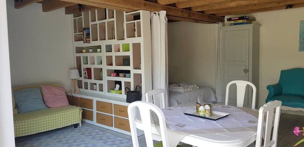 Location de vacances pour 4 personnes, avec vue et jardin à Saint-Branchs - 4