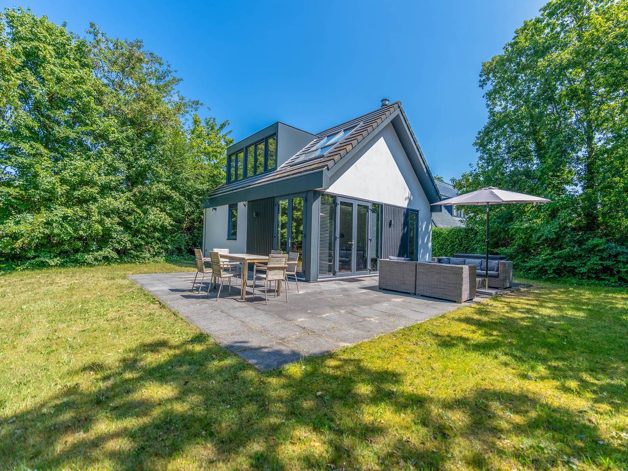 Luxuriöses Ferienhaus für 6 Personen am Waldrand gelegen in Den Burg, Westfriesische Inseln