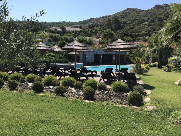 Location de vacances pour 6 personnes, avec terrasse ainsi que piscine et jardin à Sartène - 2