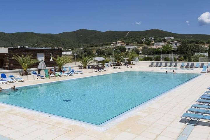 Ferienhaus für 6 Personen, mit Terrasse und Garten sowie Pool und Ausblick in Belgodère