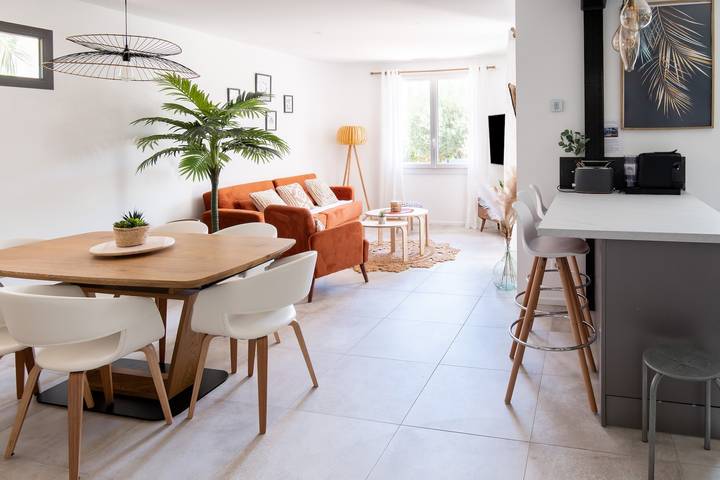 Location de vacances pour 6 personnes, avec terrasse ainsi que jacuzzi et jardin à Bandol - 2