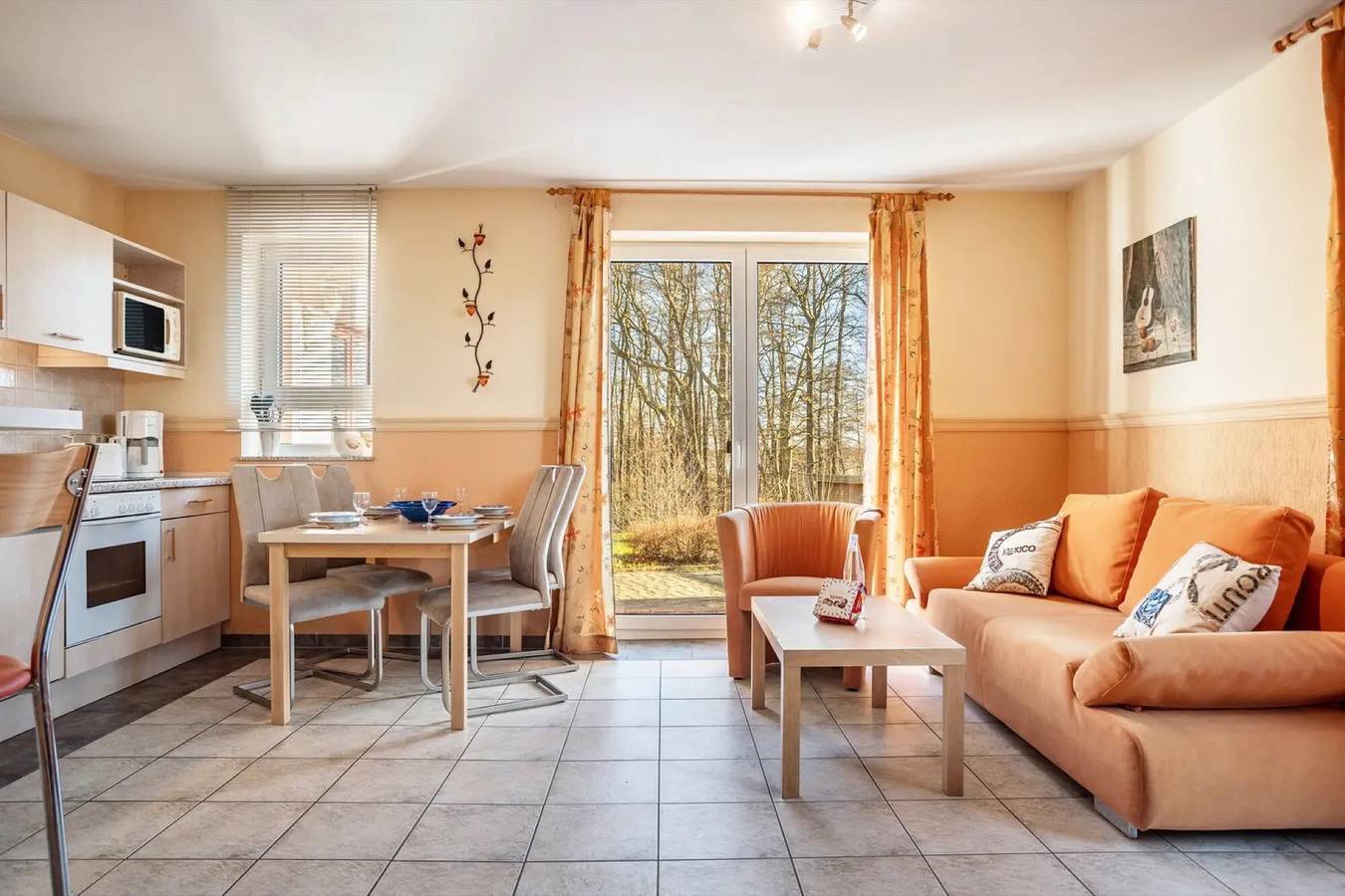 Ganze Wohnung, Ferienwohnung 'Schwalbennest' mit gemeinsamer Terrasse, gemeinsamem Garten und Wi-Fi in Buschvitz, Bergen auf Rügen und Umgebung
