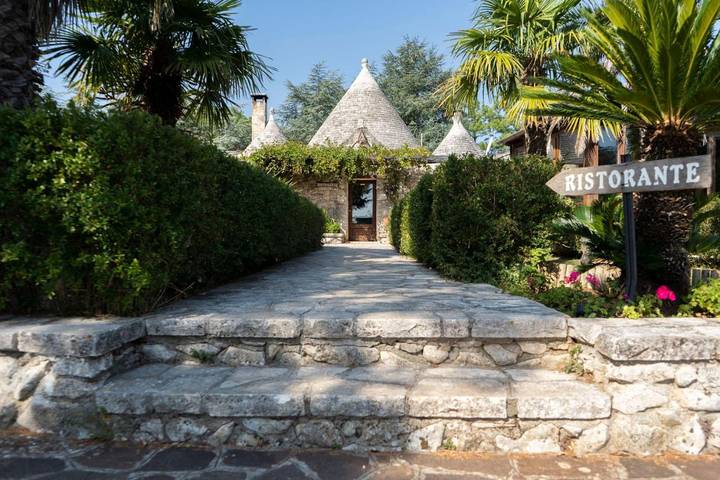 Hôtel pour 2 personnes, avec jardin ainsi que sauna et piscine à Noci