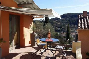 Gîte pour 2 personnes, avec terrasse à Solliès-Toucas