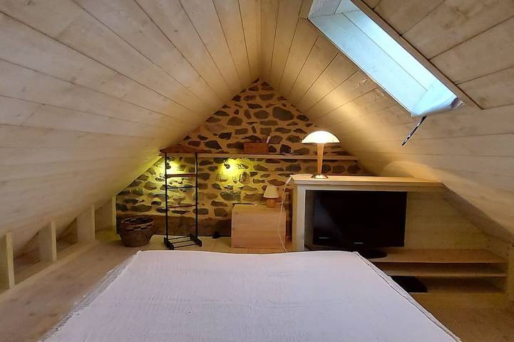 Gîte pour 2 personnes, avec terrasse ainsi que piscine et jardin dans Argences en Aubrac - 4