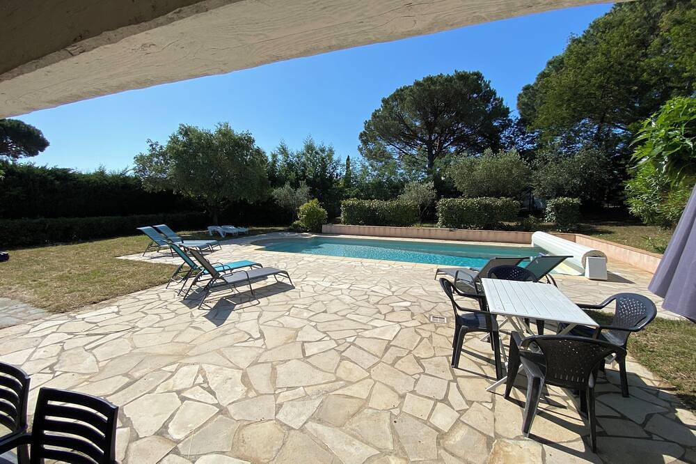 Villa mit Pool, großer Garten 500 Meter vom Strand entfernt. in La Croix-Valmer, Draguignan Region