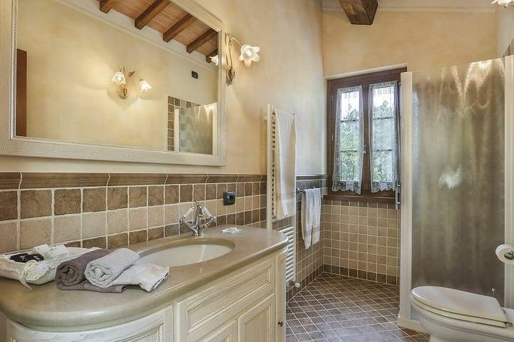 Magnifica villa indipendente per 4 persone con A/C, piscina privata, Wifi, Tv e terrazza in Montecatini Terme, Provincia di Pistoia