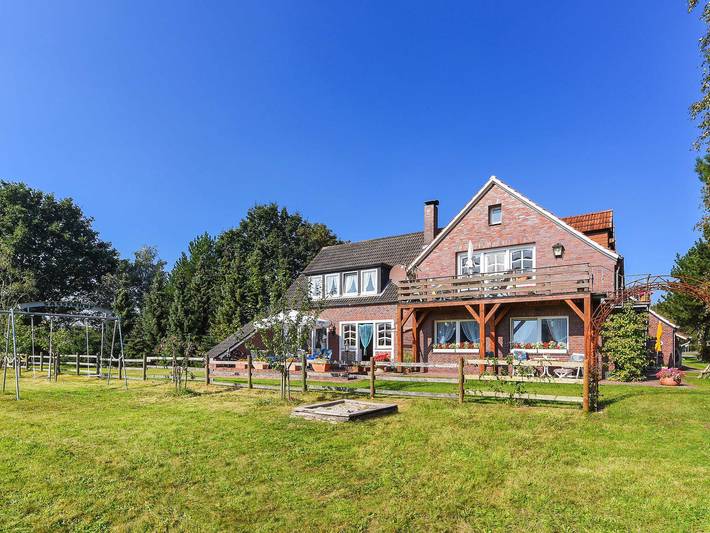 Ferienhaus für 8 Personen, mit Terrasse und Garten in Dunum