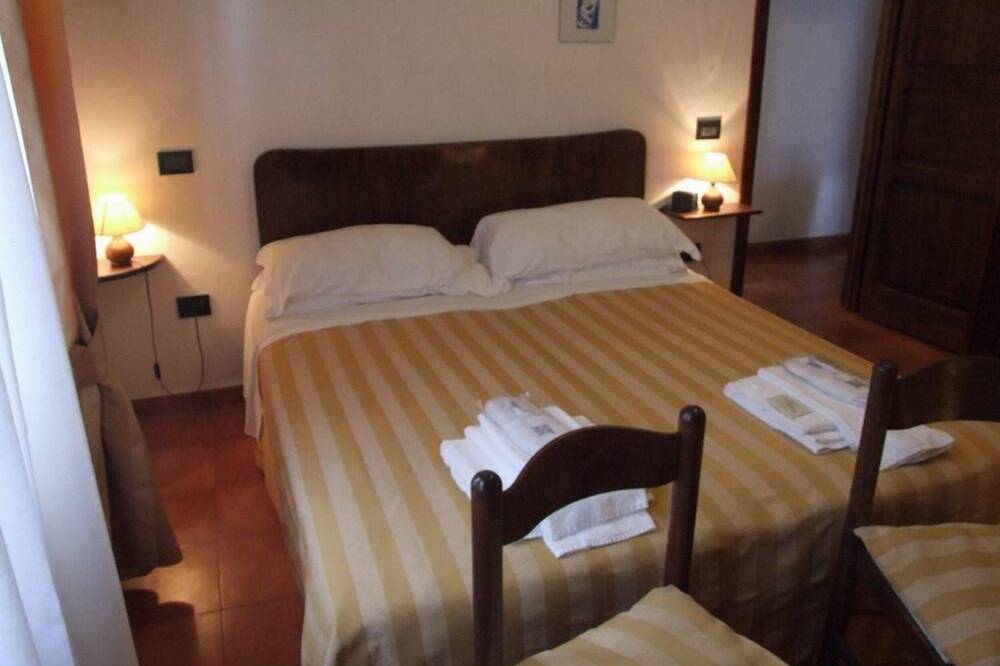 Grosse komfortabel Villa mit Blick, Garten und  Gemeinschaftpool,Dorfnah in Valcanina, Sassetta