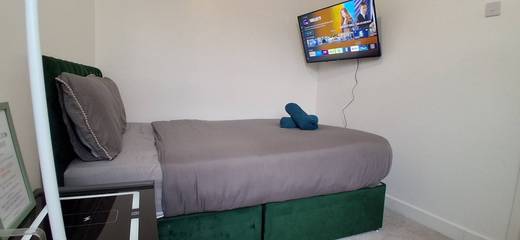 Holiday Rental for 11 People in Portsmouth, South East England, Photo 1